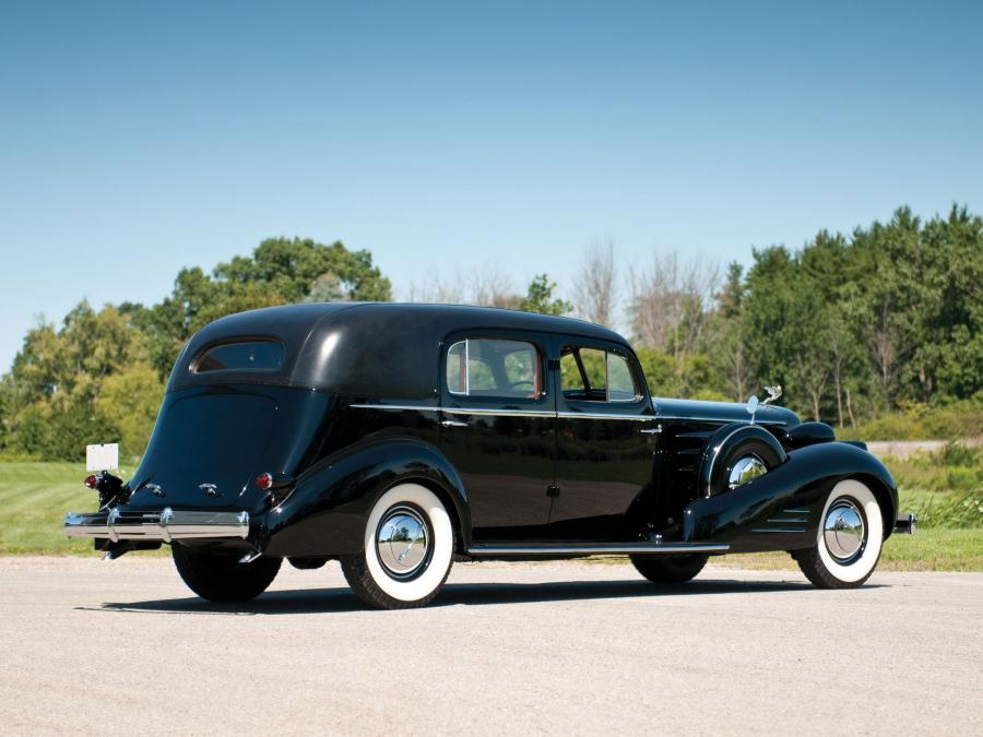  Cadillac V16 Custom Imperial Cabriolet by Fleetwood 1937 года  (фото 12 из 12)